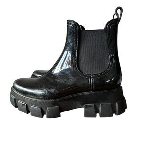 Black Chunky Chelsea Boots
